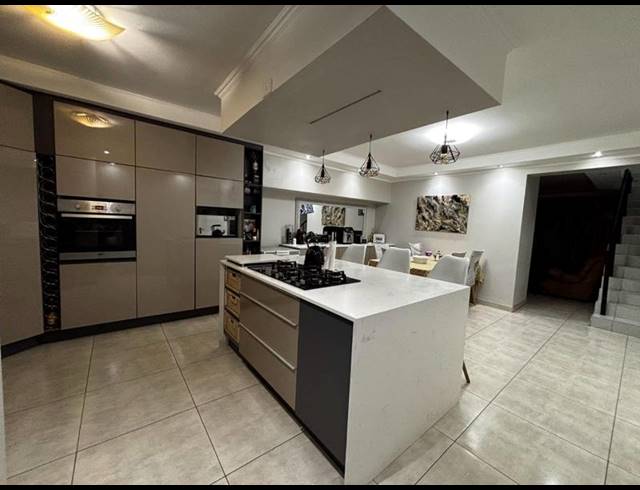 4 BEDROOM TOWNHOUSE FOR SALE IN HALFWAY GARDENS